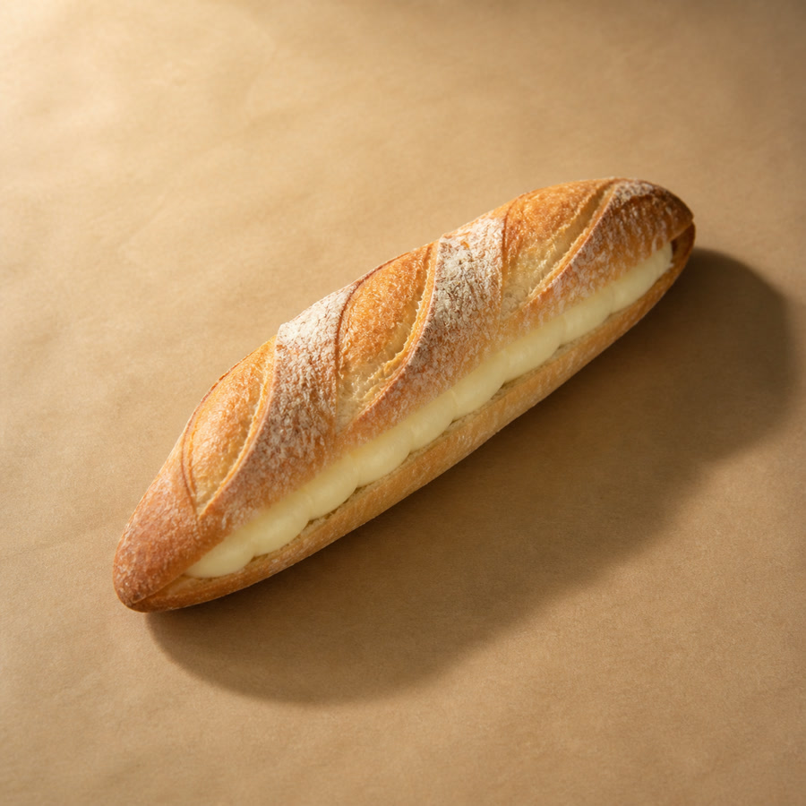 ミルククリームを挟んだフランスパン